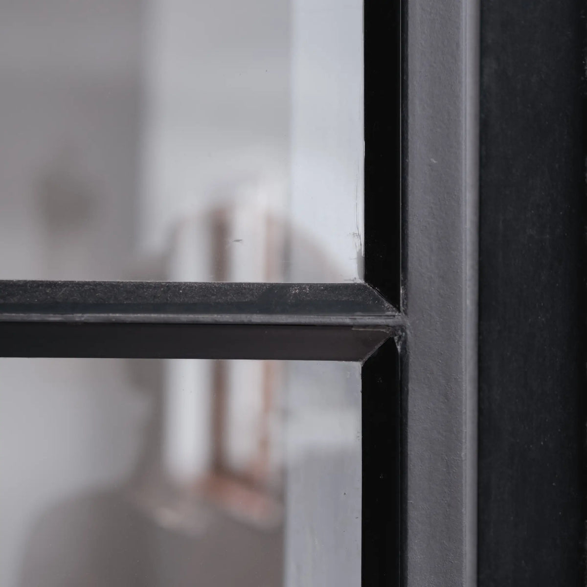 Welded glazing bar junction on a steel door