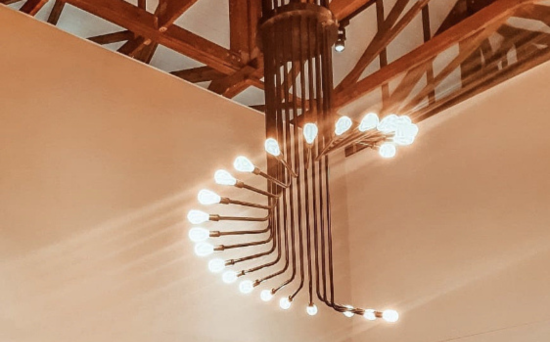 Sputnik chandelier with exposed bulbs on arms