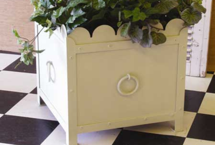 A Guide to Wrought Iron Planters 